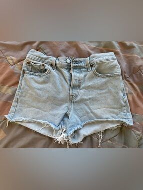 Size 28 Levi Wedgie Short